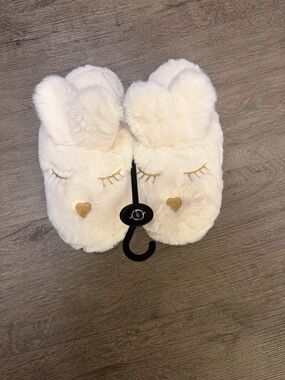 Plush Cream Bunny Slippers with Gold Heart & Eyelash Detail